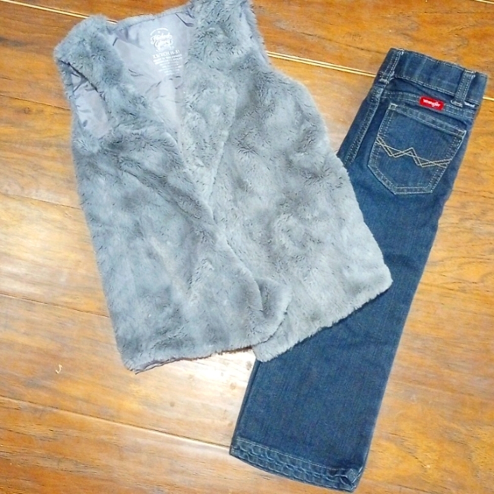 Girls 3t jeans and faux fur vest